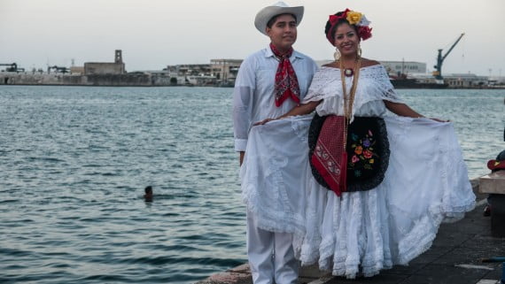 La guayabera blanca: el traje típico de Veracruz