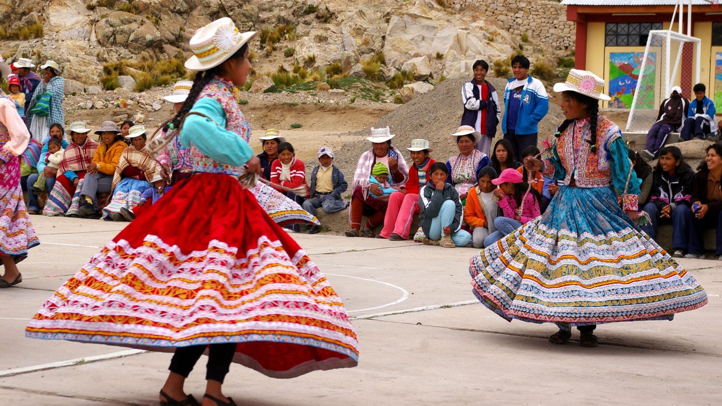 Los Bailes Típicos De La Región Andina Vídeos E Imágenes